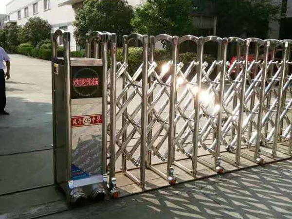 電動伸縮門