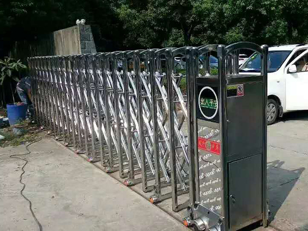 電動伸縮門